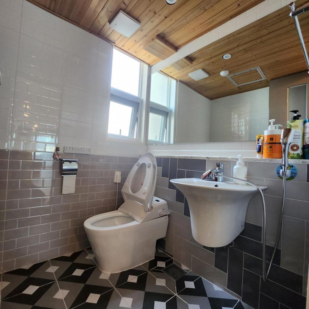 Ariene Guesthouse Кванджу Экстерьер фото