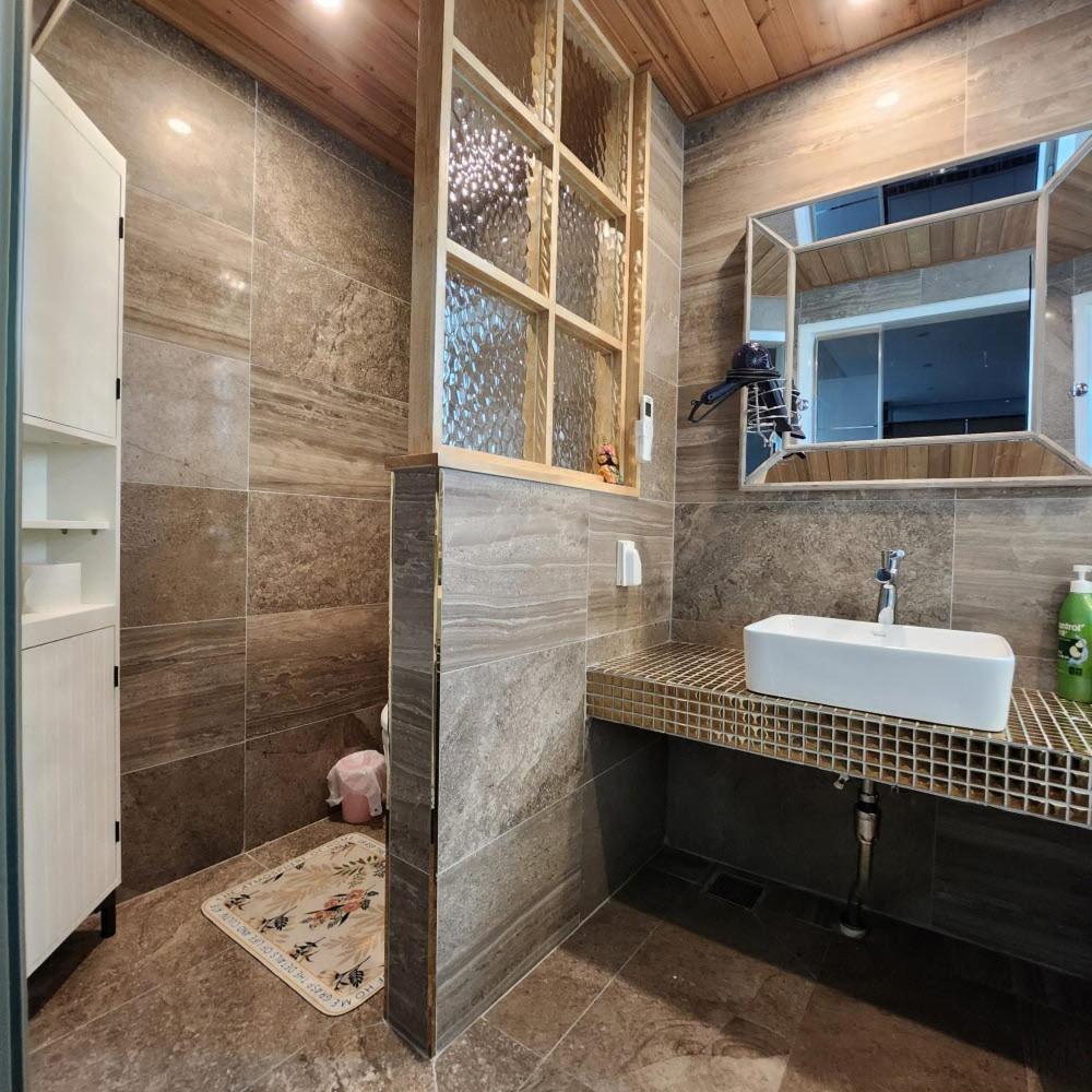 Ariene Guesthouse Кванджу Экстерьер фото